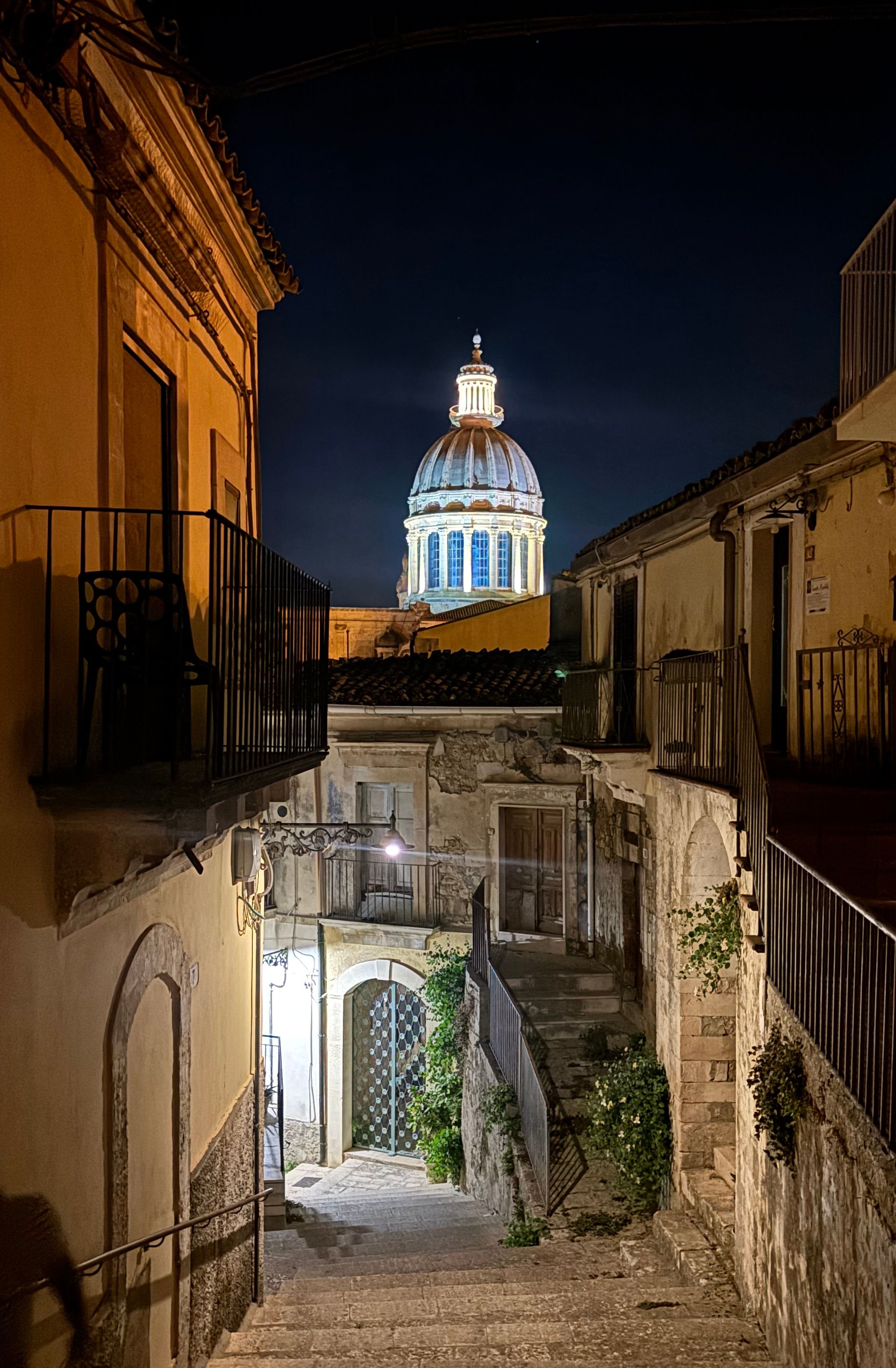 The Duomo in Ragusa lit up at night